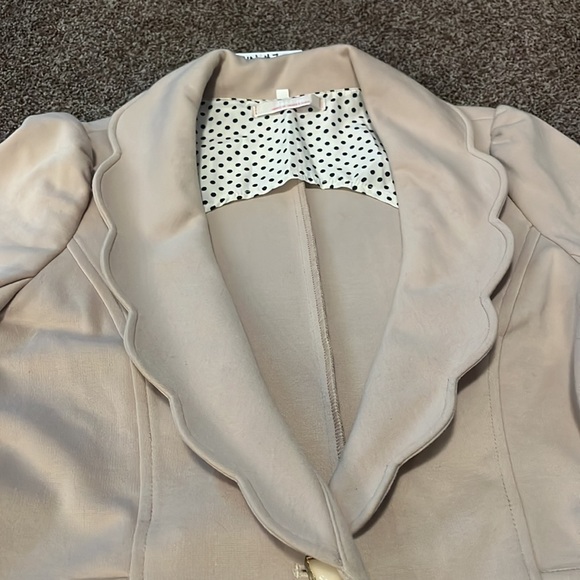 2/$30 Medium blazer in excellent condition. - Picture 5 of 10